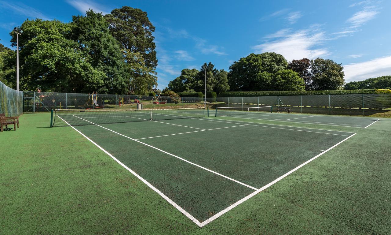 Macdonald Elmers Court Resort Lymington Buitenkant foto