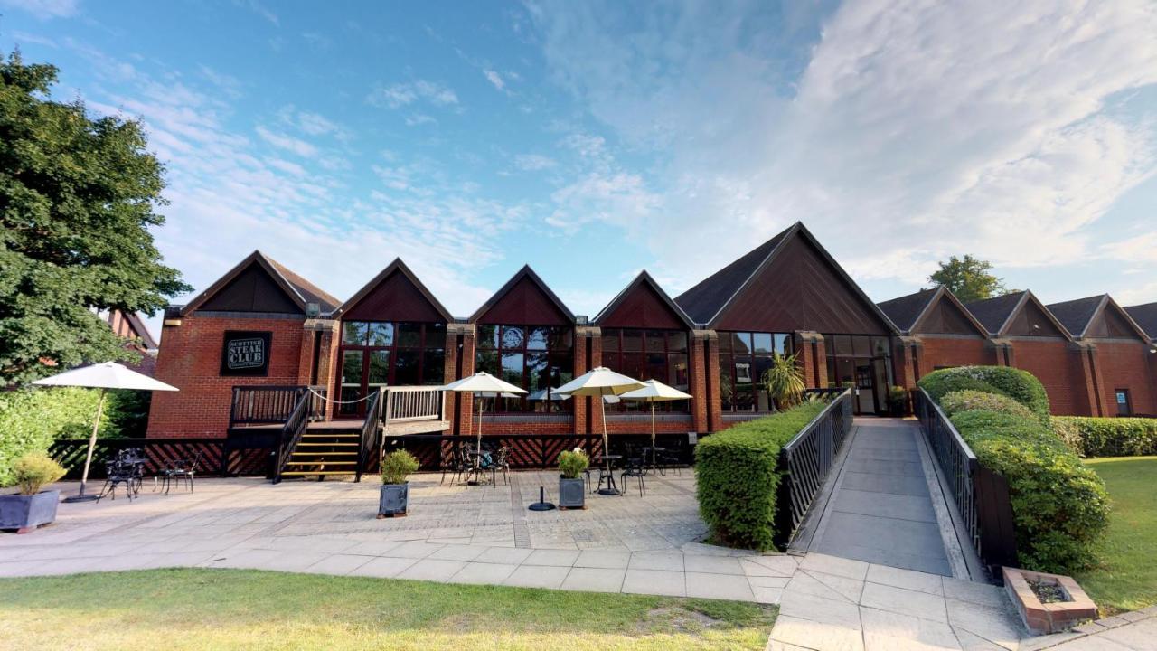 Macdonald Elmers Court Resort Lymington Buitenkant foto